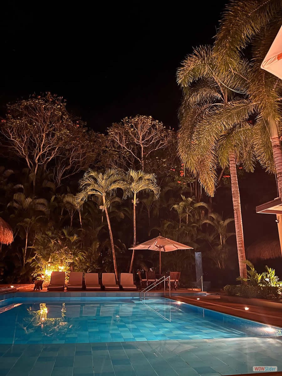 5_piscina_nocturna